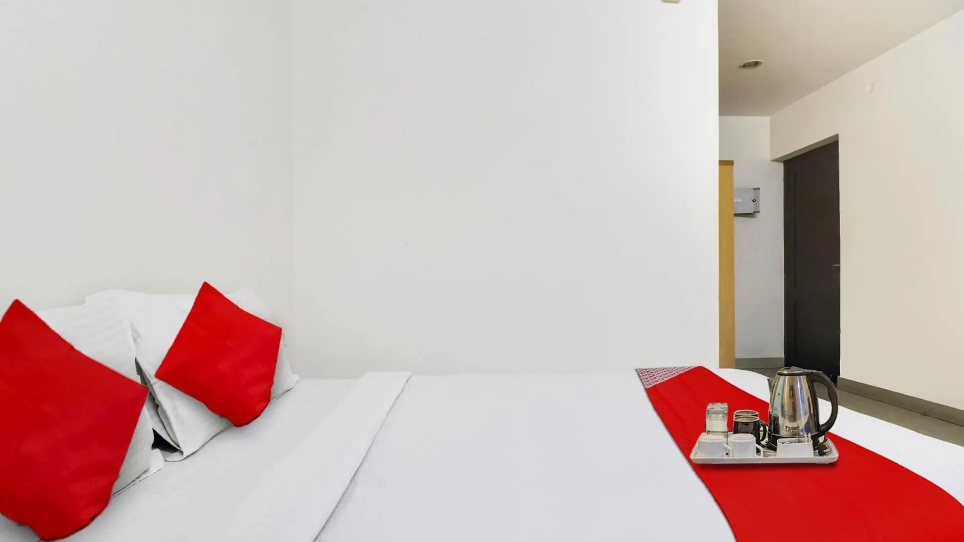 Oyo The Safe Hotels Kochi 3*,  India